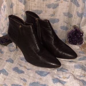 GUC dark brown Antonio Melani booties